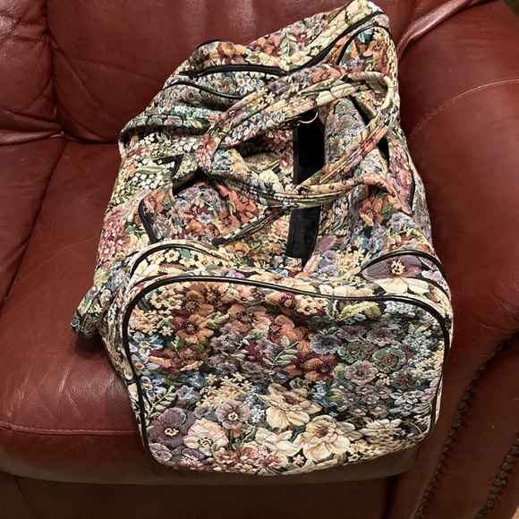 JENNIE VAUGHN DESIGN set of 3 floral heavy tapestry luggage. $330 - Picture 10 of 15